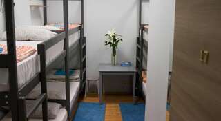 Гостиница Yum-Yum Hostel Москва Кровать в общем 6-местном номере для женщин-2