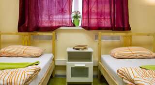 Гостиница Yum-Yum Hostel Москва Двухместный номер с 2 отдельными кроватями и общей ванной комнатой-2