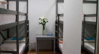 Гостиница Yum-Yum Hostel Москва Кровать в общем 6-местном номере для женщин-1