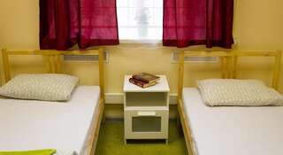 Гостиница Yum-Yum Hostel Москва Двухместный номер с 2 отдельными кроватями и общей ванной комнатой-3