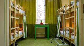 Гостиница Yum-Yum Hostel Москва Кровать в общем 8-местном номере-1