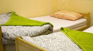 Гостиница Yum-Yum Hostel Москва Двухместный номер эконом-класса с 2 отдельными кроватями-1